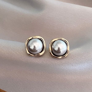 Geometric Metal Gray Pearl Stud Earrings For French Womens Elegant Accessories Christmas Fashion Jewelry