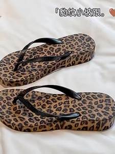 [Free Shipping] WomenS Outdoor Flip-Flops With Wedge Heel Thick Sole Non-Slip 2025 Summer New Style Toe-Separating Beach Sandals