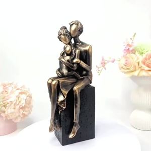 FFBH Resin Handicrafts Simulation Figure Sculptures Family Portrait Figurine Embrace Statue Couple Mothers Day Home Decoration R3K9L