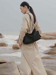 [ Phong cách tương tự như của Xi Mengyao ] Tìm kiếm da cừu thuộc da thực sự để sử dụng trong các hoạt động giải trí. hobo Túi đeo vai và đeo chéo nữ có dung tích lớn thích hợp cho việc đi làm.