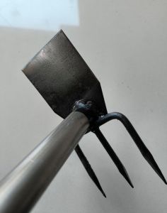 Alat Berkebun Cangkul Serbaguna 2-in-1 Dengan Garpu Penggali