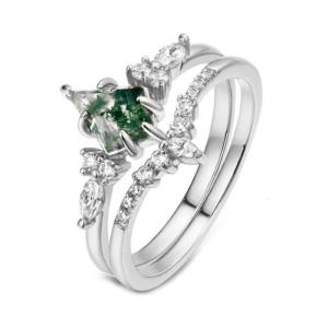 Bộ đôi trang nhã có rêu và cỏ xanh lá cây trong kim cương sáng bóng trang trí đồ trang trí nhẫn đeo tay