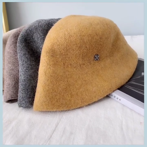 หมวกครอบผ้าวูลสีทึบหมวกอาบน้ำเด็กโคลเวอร์สี่ใบหมวกชาวประมงฤดูหนาวหมวกครอบทรงถังฤดูใบไม้ร่วงของขวัญสำหรับแฟนสาว