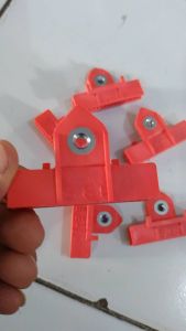 KLIP HOLDER PENJEPIK KACA MOBIL WARNA MERAH