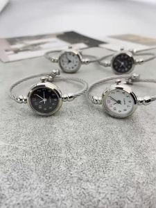 ขายร้อนการค้าต่างประเทศ CHIC นาฬิกาข้อมือผู้หญิง Fengsen สไตล์ศิลปะย้อนยุคสดใสสำหรับนักเรียนผู้หญิง นาฬิกาเปิดสไตล์ทันสมัย