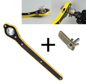 Alat Bantu Putar Dongkrak Mobil Model Kunci Ratchet Wrench Universal