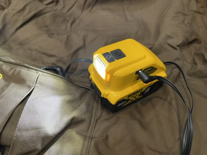 %C3%81o%20ch%E1%BB%91ng%20r%C3%A9t%20Dewalt%20USA%20m%C3%A0u%20n%C3%A2u%20-%20Image%206