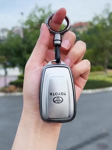 กระเป๋าใส่กุญแจที่เหมาะสำหรับโตโยต้า โคโรลล่า / คัมรี่ / แรลิงค์ ไฮแลนเดอร์ กันเมทัล ครอบคลุมเต็มที่ TPU กระเป๋าป้องกันพร้อมปิดแบบกด