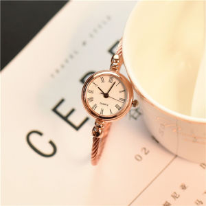 【♡Lovely girls house♡】Fashion Roman Numerals Dial Round Wrist Quartz Womens Watch Silver Twist Simple Bracelet for Men Women