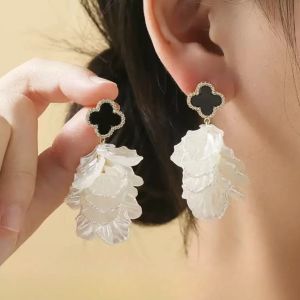 Fashionable Ring Gift 经典百搭四叶草花瓣耳钉s925针轻奢高级感耳饰简约小巧精致耳环女