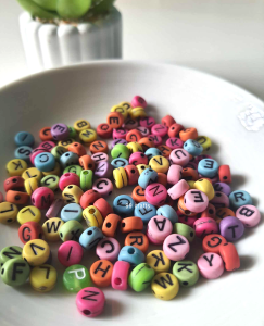 200 pcs Assorted Alphabet round Beads ABC Letter Beads for DIY Beading Jewelry crafts