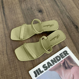 DMshoes  รุ่นใหม่ พร้อมส่ง รองเท้าแฟชั่นส้นเตี้ย สำหรับผู้หญิง รุ่นนี้ดีไซน์เรียบๆ สีพื้น ไม่มีลาย วัสดุยาง ดีเทลสายคาดสองเส้น สวยเก๋ ไม่ซ้ำใคร แมทช์ใส่ได้หลายโอกาส