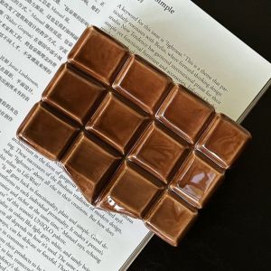 NCUMBE รูปทรงชอกโกแลต ที่วางสบู่ เซรามิกส์ สร้างสรรค์และสร้างสรรค์ ชั้นวางสบู่ หรูหราเบาๆ ของตกแต่งบ้าน กล่องใส่สบู่ สำหรับห้องสุขา