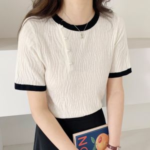 LH.Monday เสื้อยืดคอกลม แขนสั้นดีเทลสุดน่ารัก🛍 มีกระดุมตรงอก เพิ่มดีเทลไปอีก👕 แขนเสื้อและคอตัดสี ลงตัวสุดๆ มีมาจุกๆ ถึง 4 สี💸💸