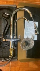 Vòi rửa chén  rửa bát nóng lạnh dây rút Kobesi tích hợp vòi RO ( vòi nước lọc) sang trọng tiện lợi.