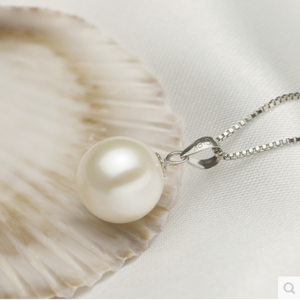 LJNatural Mother of Pearl Black Pearl Pendant Womens Necklace Large Tahitian Freshwater Pearl Perfect round Jewelry with S925 Silver Chain