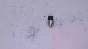 Oil Pressure Sensor 499000-7571 for Toyota 499000-7990 499000-8020