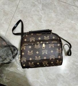 Túi đeo chéo cầm tay phom hộp phong cách hàn quốc tawngj kèm gấu xinh móc khóa