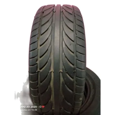 Ban mobil ukuran 185/55 R15 tahun muda kondisi baik tebal layak pakai silahkan di order kak