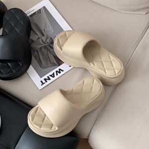 [Free Shipping] Bear-Themed High-Heeled Slippers For Women New Fashion Diamond-Patterned EVA Thick-Soled Sandals Comfortable Platform Slip-Ons For Outdoor Wear