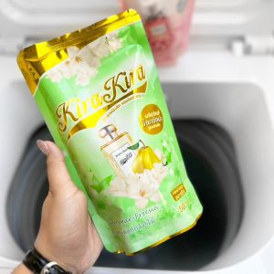 น้ำยาซักผ้า Kira Kira สูตรเข้มข้น 500 มล. กลิ่นลูกแพร และกลิ่นดอกไม้
