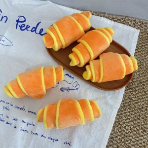 CHLOCH Bite Resistant Plush Croissant Dog Toy Plush Mental Stimulation Interactive Squeaky Dog Toy Soft Dog Training Dog Treat Dispenser Dog/Puppy