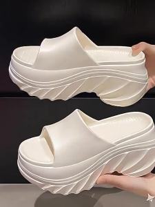 [Free Shipping] Comfortable Lightweight And Soft Yet Supportive – These New Thick-Soled Slippers Are Perfect For Wearing Outdoors.They Are A Type Of Slip-On Sandal Designed For Women And Ideal For The Beach