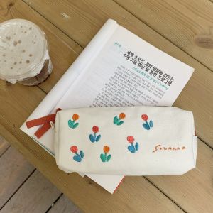 กระเป๋าดินสอ ขนาด 20*7*4.5CM ปักดอกทิวลิปน่ารักๆ กระเป๋าอเนกพื้นฐาน สไตล์เกาหลี พร้อมส่งในไทย