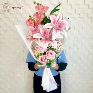 Bouquet Bunga Pink Lilly Artificial Flower Hand Buket Wedding Engagement Graduation