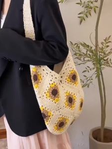 Hand-crocheted granny square hollow flower woven bag holiday straw tote bag large-capacity commuter shoulder bag