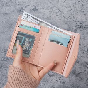 Ví nhỏ hồng hốc dễ thương cho phụ nữ với nghệ thuật móng tay thiết kế phong thư và hoa hoàn hảo cho sử dụng thường nhật và phong cách sinh viên