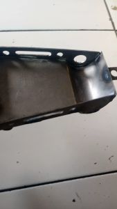 Tempat aki cb100 racing tipis ada dudukan kunci kontak