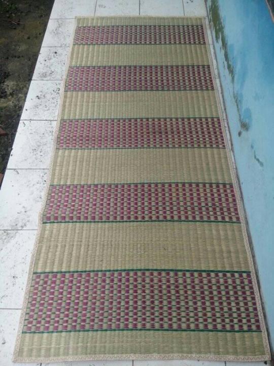 Tikar%20lipat%20mendong%20tradisional%2075%20(150x200cm)%20tikar%20tenun%20mendong%20khas%20tasikmalaya%20kuat%20tebal%20murah%20-%20Image%203