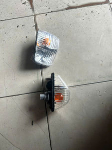 Đèn xi nhan hông cửa xe tải ISUZU 210 đèn xi nhan hông cửa ISUZU hàng đẹp hàng thay thế giá 1 cái.