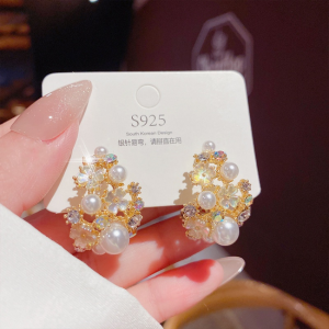 Shiny Acrylic Women Stud Earrings Simple Shell Flower Pearl Earrings Fashion Jewelry Womens Accessories Wedding Earrings