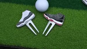 Golf Divot Tool Peralatan golf savetti yang kreatif - YP09【BARANG SPOT】