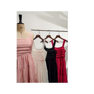 Đầm 2 dây xếp ly thân trước tùng xoè sau có thun co giãn thoải mái có khoá kéo dễ dàng tháo cởi chất liệu tơ đũi mềm mại đầm hai lớp dày dặn dưới 56 ký mặc xinh tông nhiều màu: Trắng- Đen- Sen- Bơ- Dâu Kapun Dress Fashion