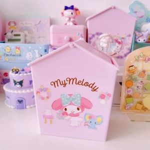 ไอเทมสำหรับชาวหอ ของมันต้องมี ถังขยะจิ๋ว Sanrio - สำหรับวางบนโต๊ะทำงาน ห้องนอน หรือในรถ ขนาด 12.6×16×10 cm