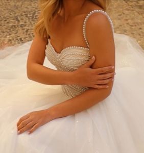 GAUN PERNIKAHAN STRAPS  TALI  KEMBEN BERKILAU DENGAN  MUTIARA  YANG BERKILAU MEWAH SIMPLE