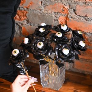 SWEET TIM 10Pcs Eyeball Design Halloween Eyeball Rose Gothic Artificial Simulation Black Flower Scary Style Simulation Fake Flower Bouquet Halloween Party