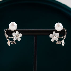 Fashionable Ring Gift 时尚超仙一款两戴式花朵珍珠耳钉耳环轻奢温柔小众设计百搭耳饰女