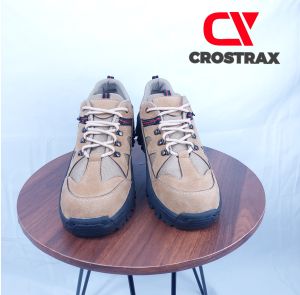Sepatu Boots Safety Crostrax Kulit Model Tracking sol Karet Di Jahit Keliling Sepatu Gunung Hiking Treking Outdoor Kerja Proyek Lapangan Pria Cowok Laki-Laki Boot Savety But Sepeti Septi Buts Sevti Bot Septy Bots Sefty Treking Formal Kerja Kantor Hitam