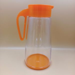 Bình đựng nước nhựa có tay cầm 1600ml tặng kèm 4 cốc xinh xắn