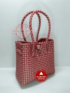 JUAL TAS ANYAM JALI JALI JOGJA / TAS BELANJA JALI ANYAM / TAS SANGKEK JOGJA / TAS JALI PLASTIK / TAS JINJING JALI-SIZE M - MULTI COLOR