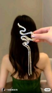 ReadyStock 11cm Rhinestone Irregular Tassel Large Hair Claw Clip Elegant Hair Clip HairAccessories时尚水钻蛇形流苏大抓夹气质鲨鱼夹发夹发饰头饰