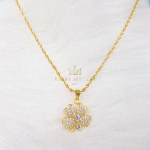 Dây Chuyền Nữ Kèm Mặt Dây Chuyền Xi Mạ Vàng Hình Cỏ May Mắn 4 Lá Đính Đá Vòng Cổ Dạng Dây Xoắn | B15M25V5 Berry Jewelry
