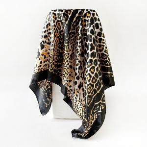 LP9U Leopard Print Square Silk Scarfs 9090cm Soft Satin Satin Shawl Versatile Breathable Fashion Hijab Scarves for Women