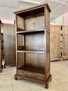 ชั้นหนังสือ ชั้นวางของไม้สัก แบบซี่ 3 ชั้น สีเสี้ยนดำ ขนาดกว้าง70ลึก30สูง150ซม.(ไม้สักแท้ทั้งหลัง) (จัดส่งฟรี)