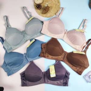 เสื้อชั้นในผู้หญิงไร้โครง ขายยกเซ็ท 5 ตัว (W025) (คัพบี) เสื้อในคนแก่ ทอลายฉลุ แบบตะขอ สายบ่าปรับได้ ใส่สบาย ไม่กดทับ