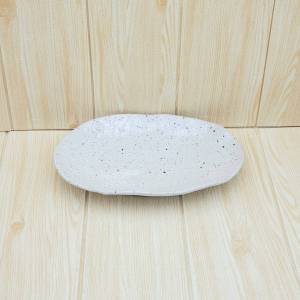 จานเซรามิค  มี 2 แบบ   จานเปล 6.4 x 9.5 นิ้ว  สีขาวจุดน้ำตาล  และ จานกลม 9.5 นิ้ว สีน้ำตาล